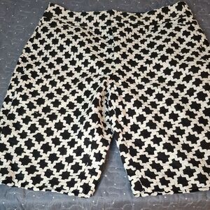 Details Black and White Geometric Women's Shorts size 10